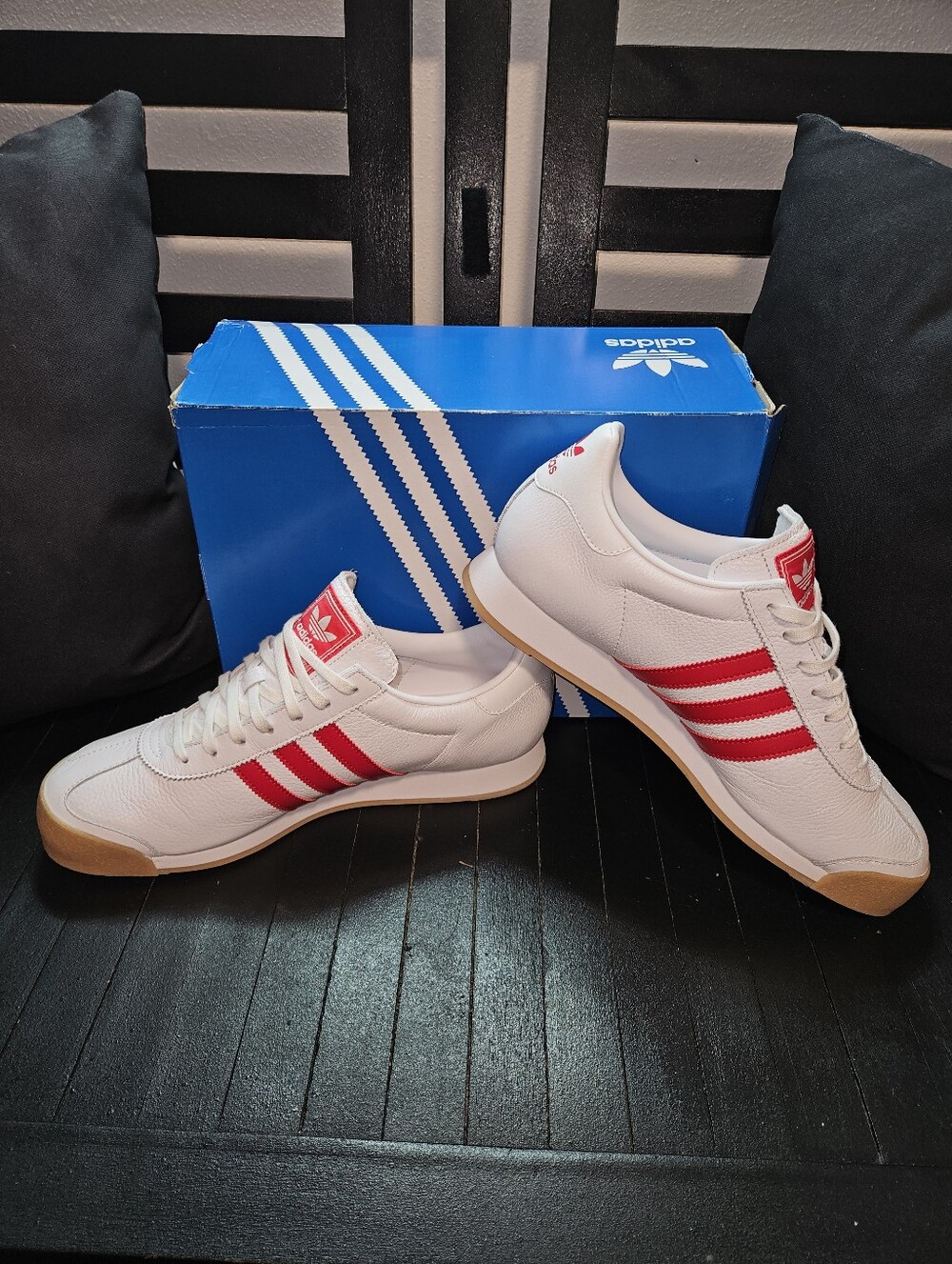 Adidas Originals Samoa Low - Wht/Red/Gum - Sz 11M/12W (IG1809) NIB (Pt Damaged)